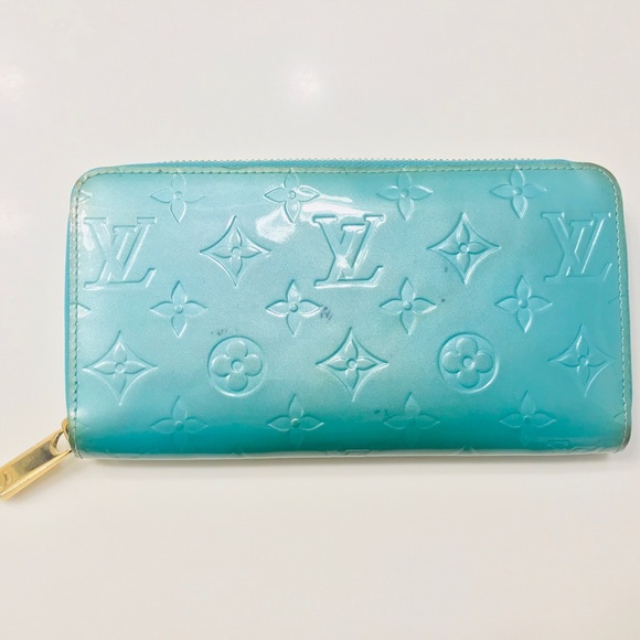 Louis Vuitton Handbags - LOUIS VUITTON Bleu Lagon Zippy Vernis Wallet w bag
